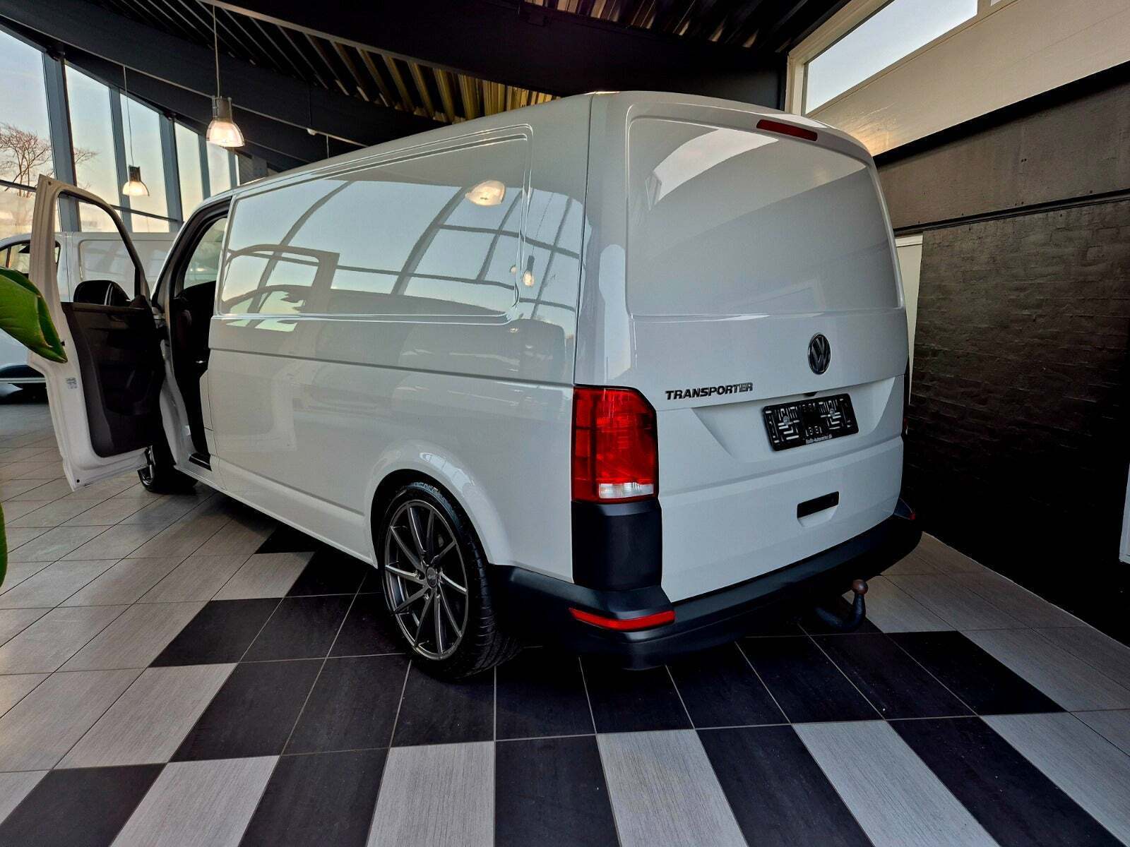 VW Transporter 2,0 TDi 150 Kassevogn DSG lang