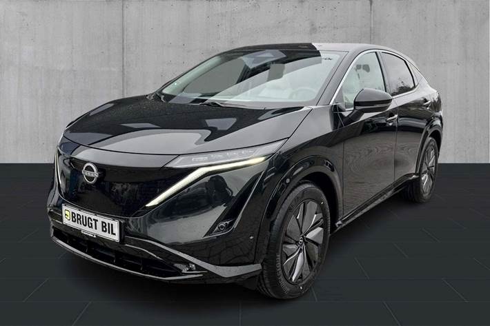 Sort Nissan Ariya fra 2025 set udefra