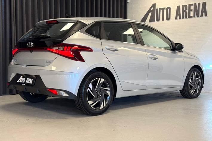 Sølv Hyundai i20 fra 2022