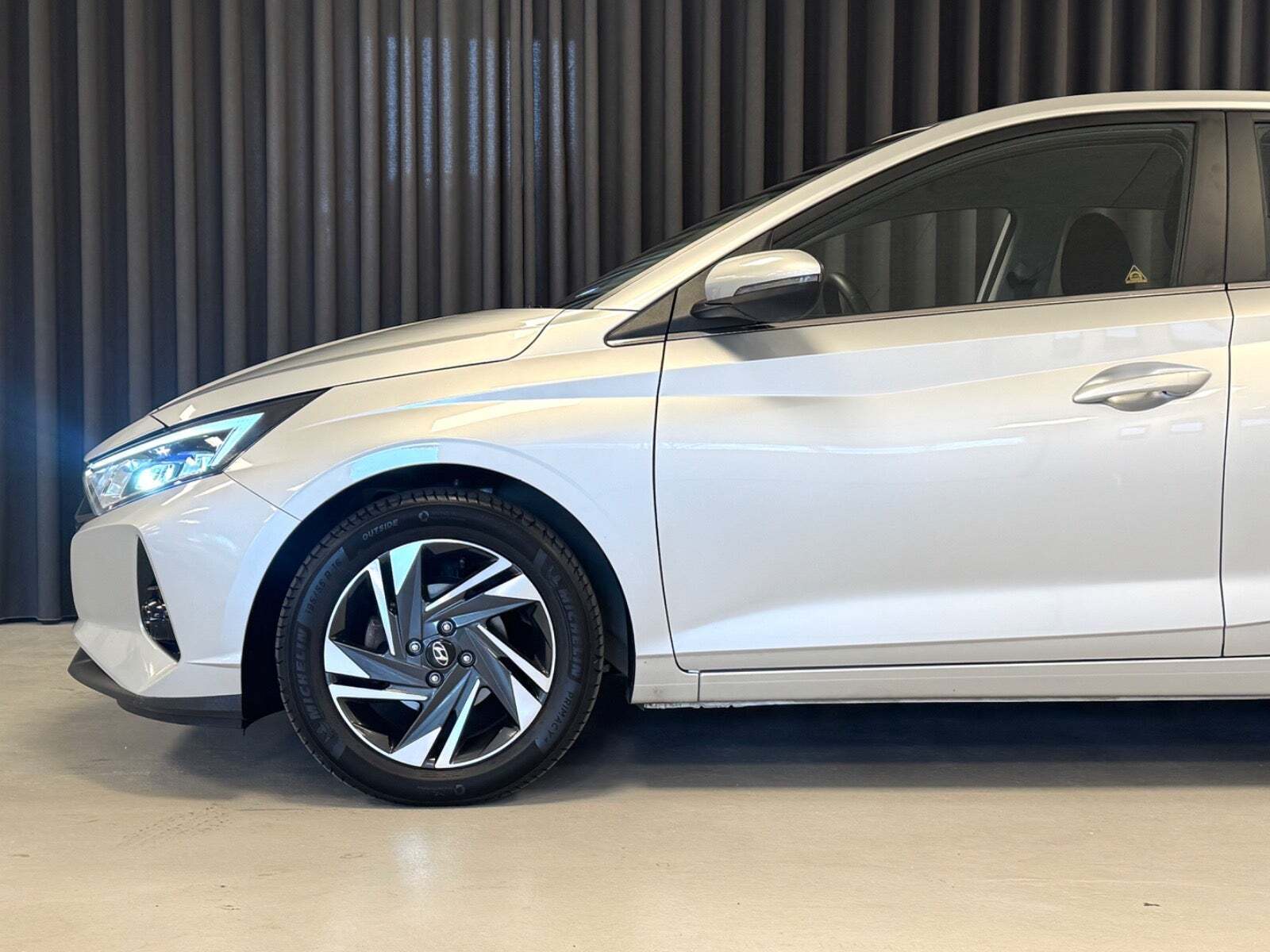 Sølv Hyundai i20 fra 2022