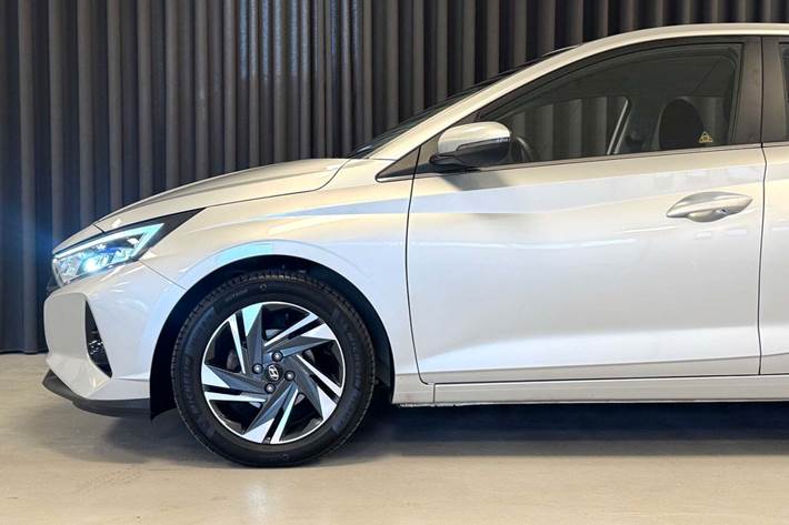 Sølv Hyundai i20 fra 2022