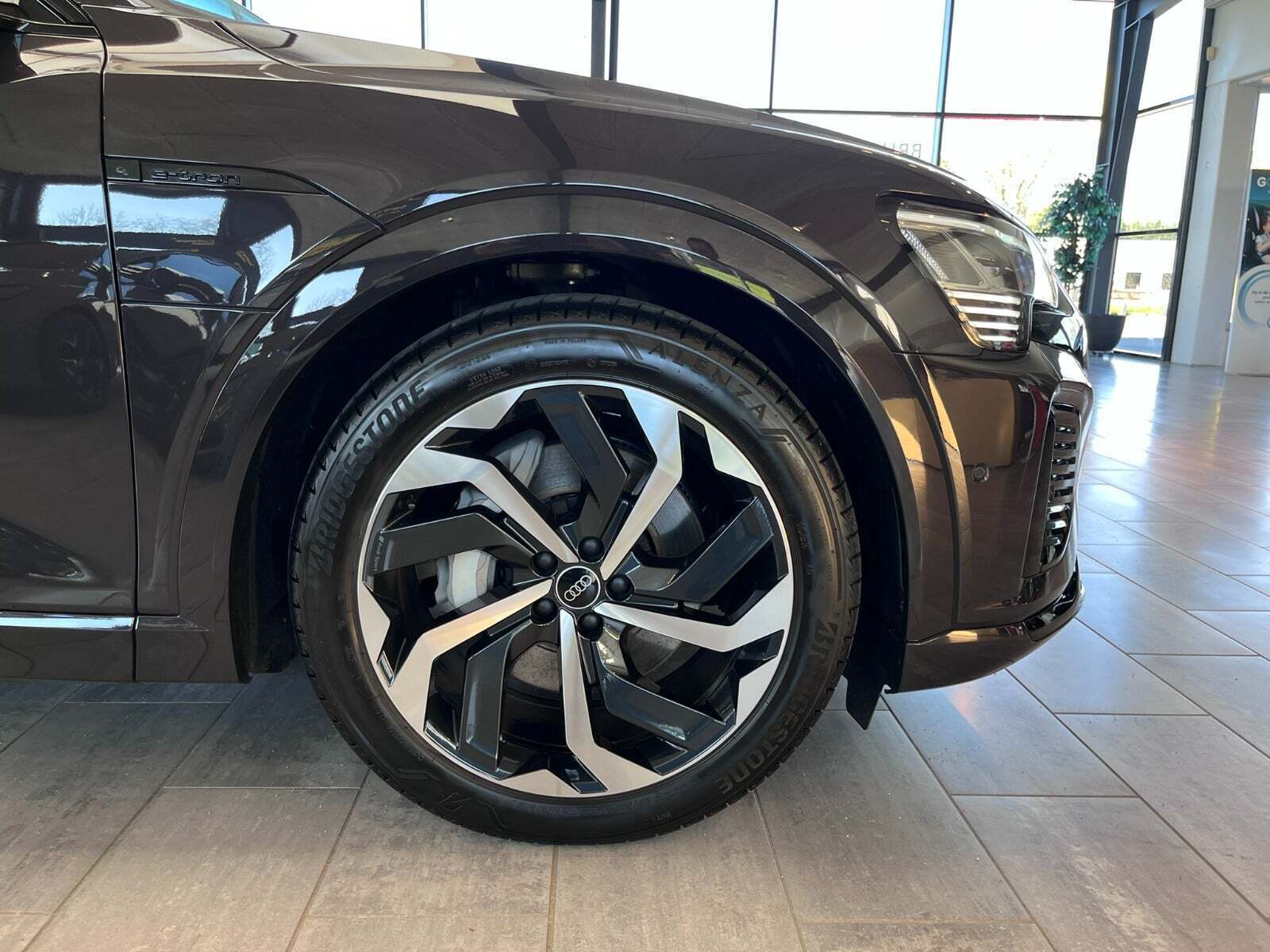 Brun Audi Q8 e-tron fra 2024