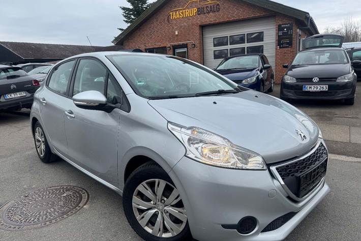 undefined Peugeot 208 fra 2014 set udefra