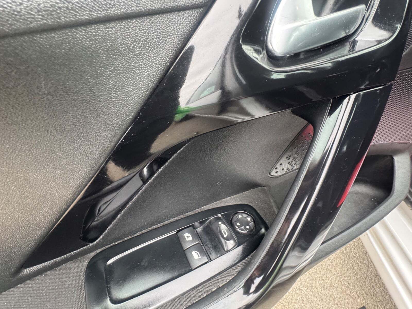 undefined Peugeot 208 fra 2014