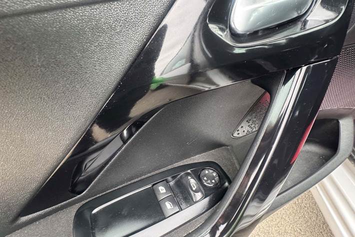 undefined Peugeot 208 fra 2014