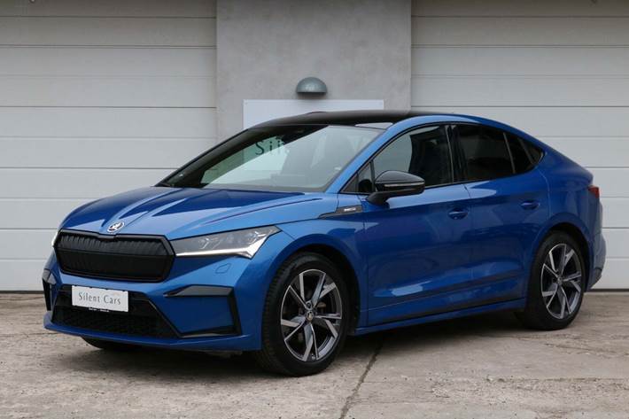 Blå Skoda Enyaq fra 2023