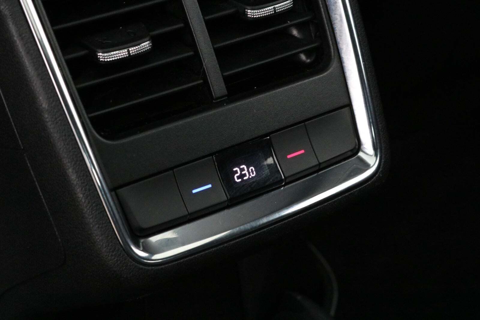 Blå Skoda Enyaq fra 2023