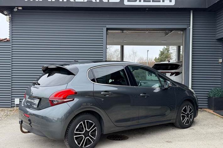 Sort Peugeot 208 fra 2017