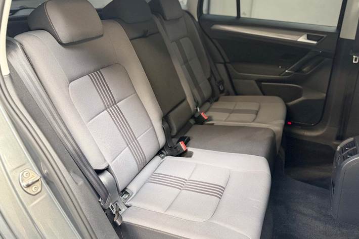 Grå VW Golf Sportsvan fra 2017