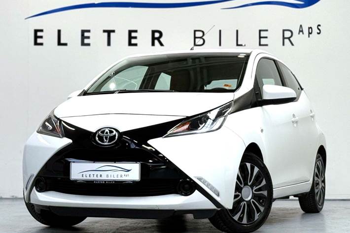 Hvid Toyota Aygo fra 2015