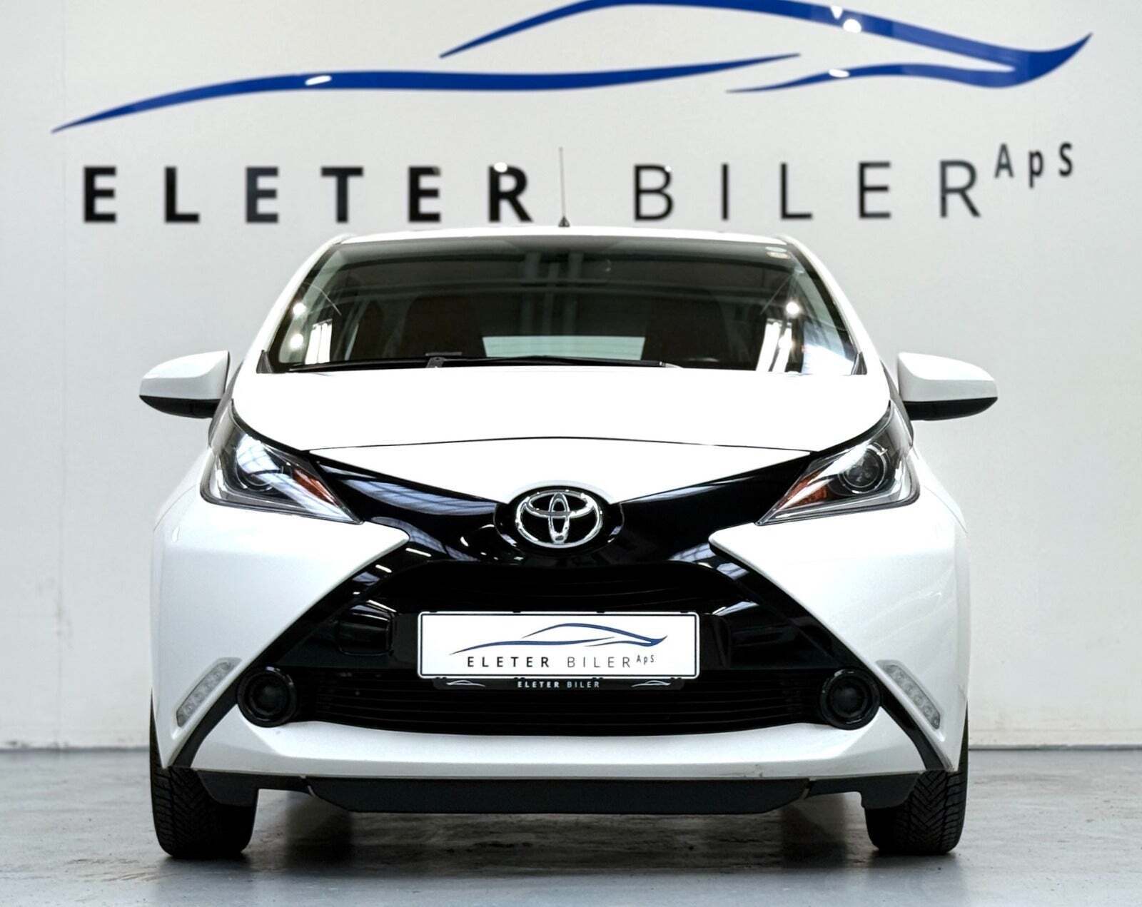 Hvid Toyota Aygo fra 2015
