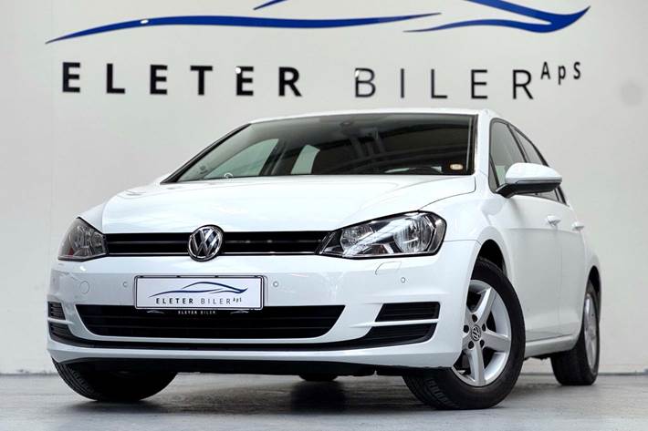 Hvid VW Golf VII fra 2015 set udefra