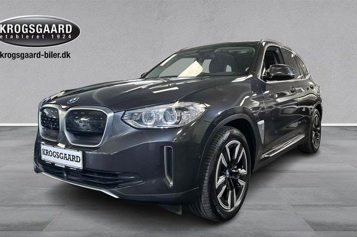 Grå BMW iX3 fra 2021