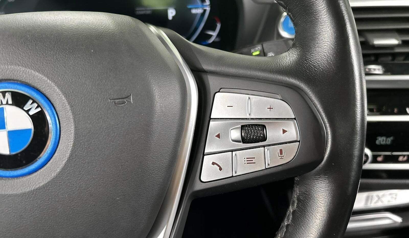 Grå BMW iX3 fra 2021