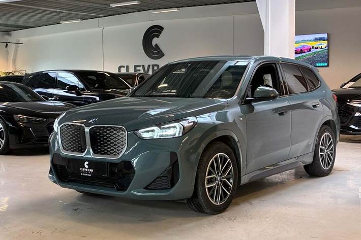 Grøn BMW iX1 fra 2024