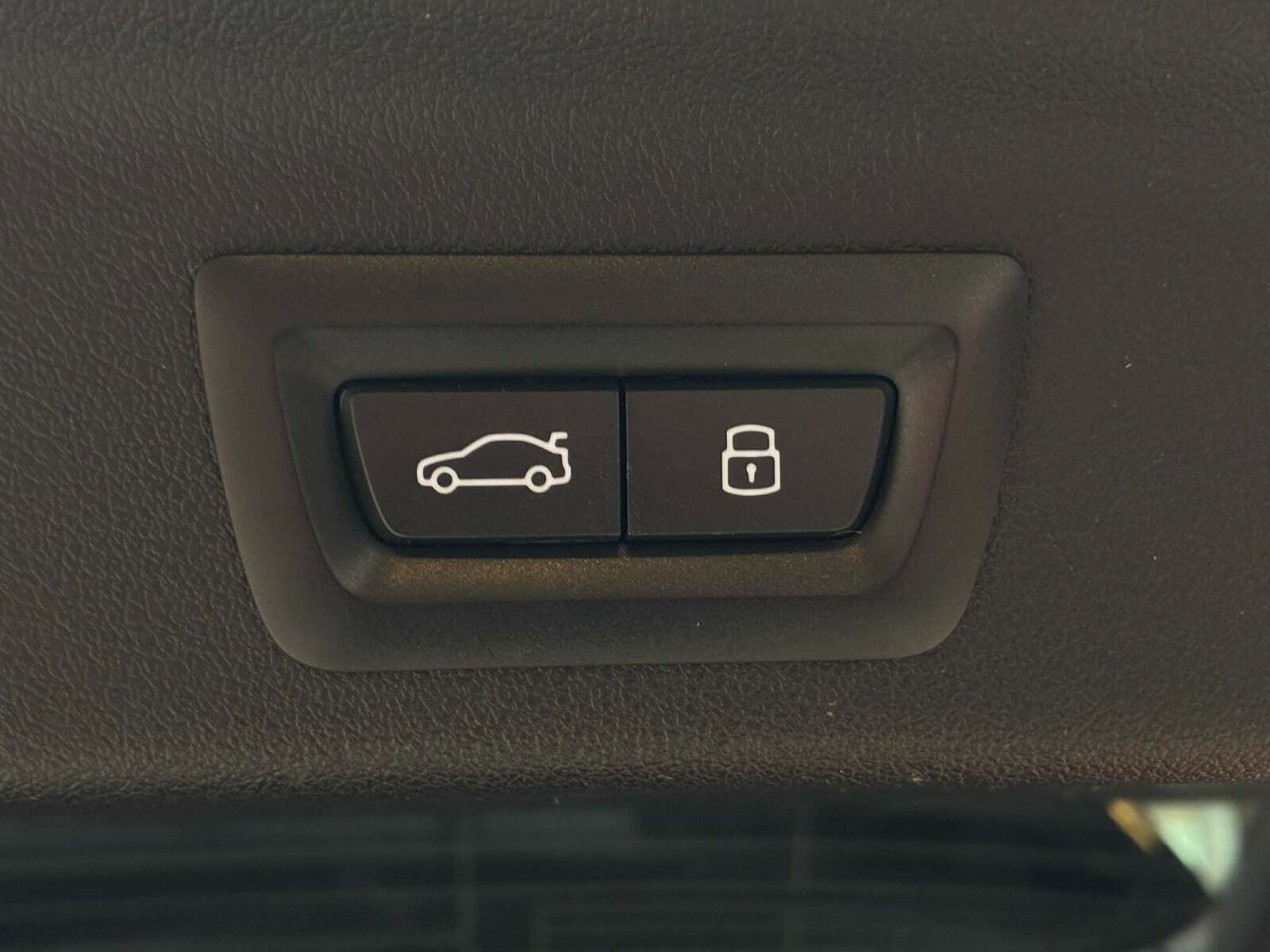 Grøn BMW iX1 fra 2024