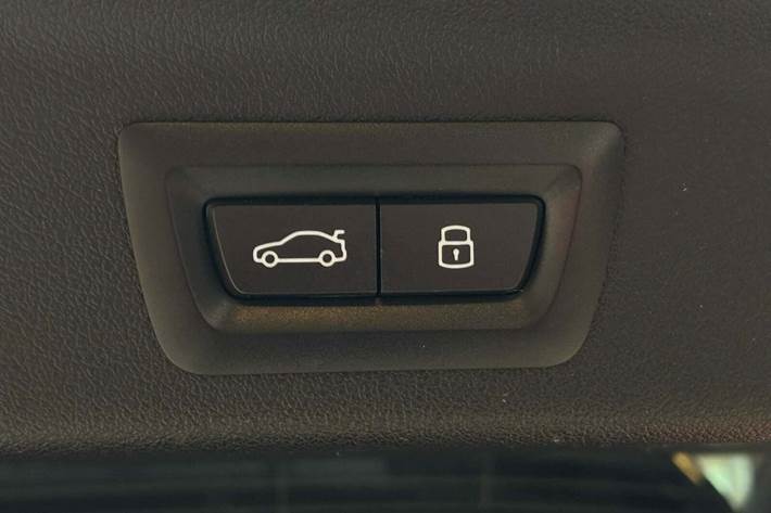 Grøn BMW iX1 fra 2024