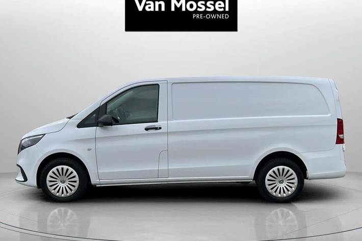 Hvid Mercedes Vito 114 fra 2024
