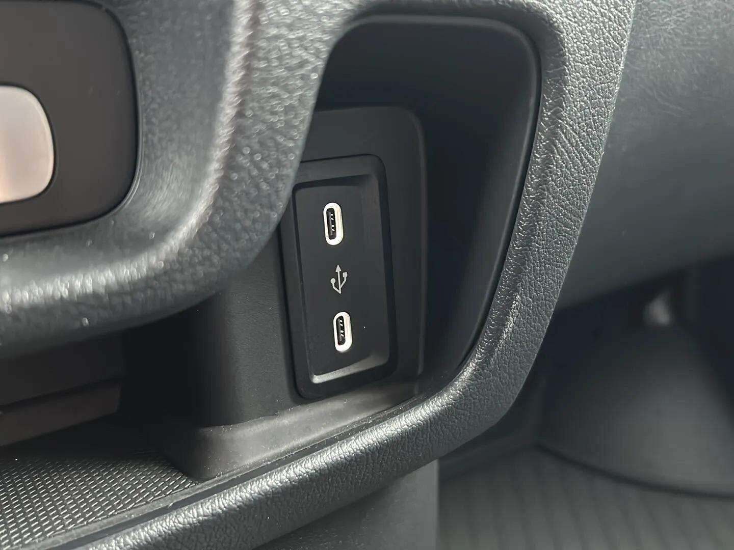 Hvid Mercedes Vito 114 fra 2024