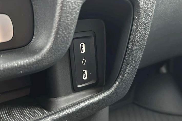 Hvid Mercedes Vito 114 fra 2024