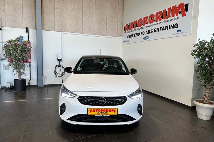 Hvid Opel Corsa fra 2021
