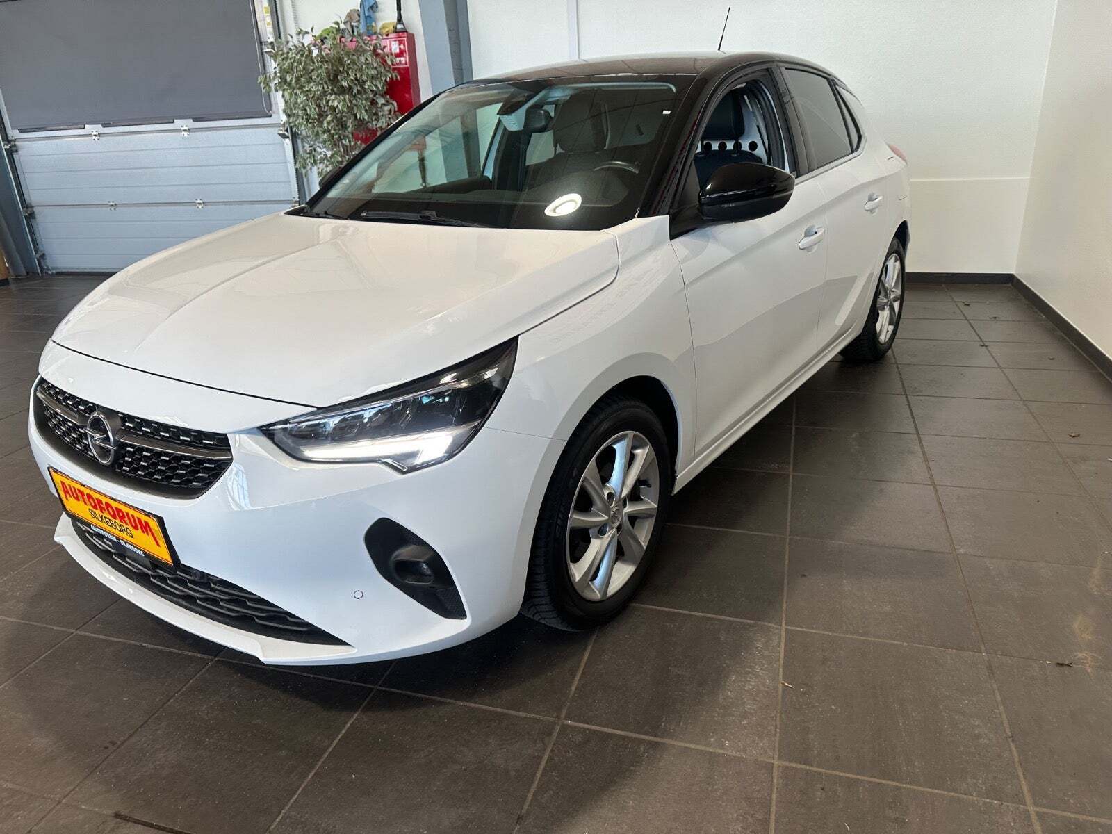 Hvid Opel Corsa fra 2021