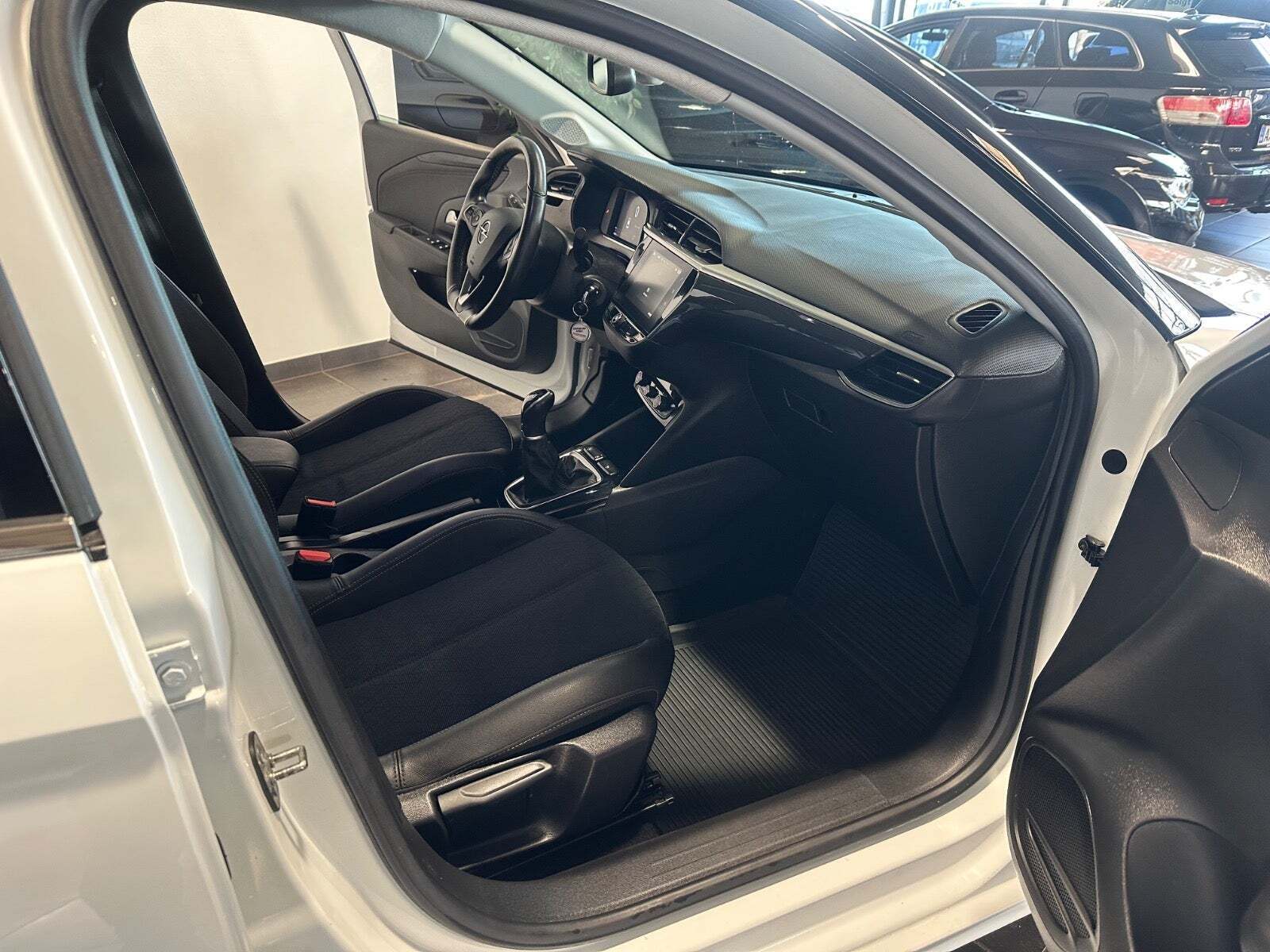 Hvid Opel Corsa fra 2021