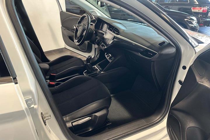 Hvid Opel Corsa fra 2021