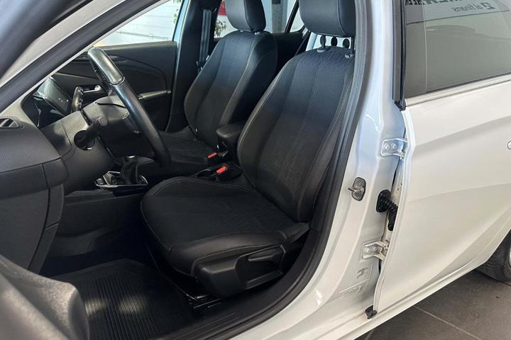 Hvid Opel Corsa fra 2021