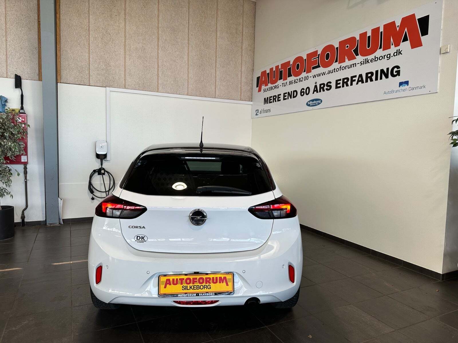 Hvid Opel Corsa fra 2021