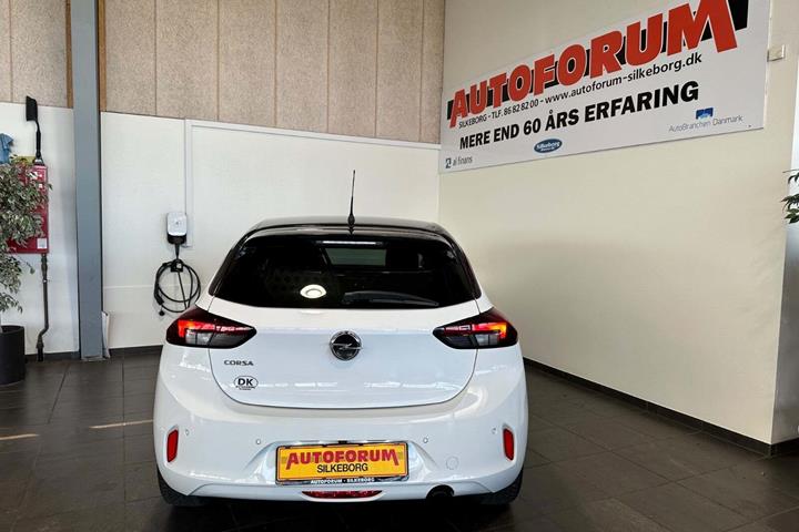 Hvid Opel Corsa fra 2021