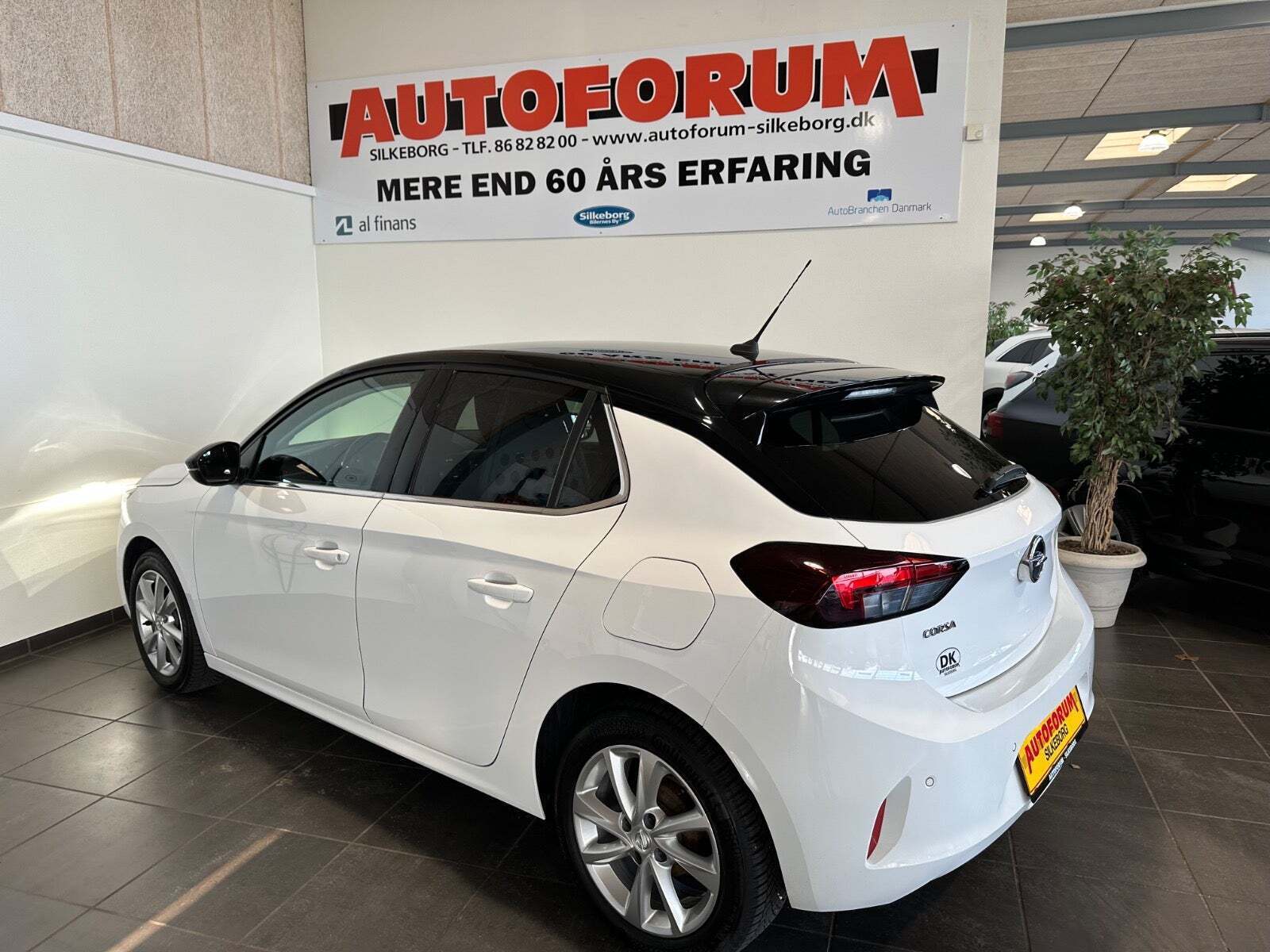 Hvid Opel Corsa fra 2021