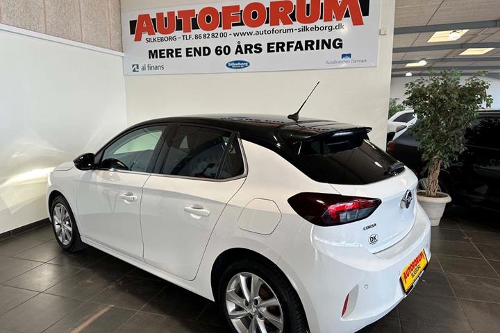 Hvid Opel Corsa fra 2021