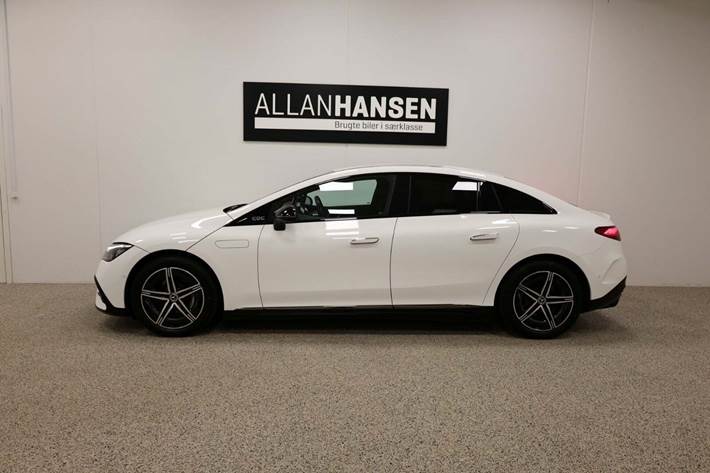 Hvid Mercedes EQE350 fra 2024