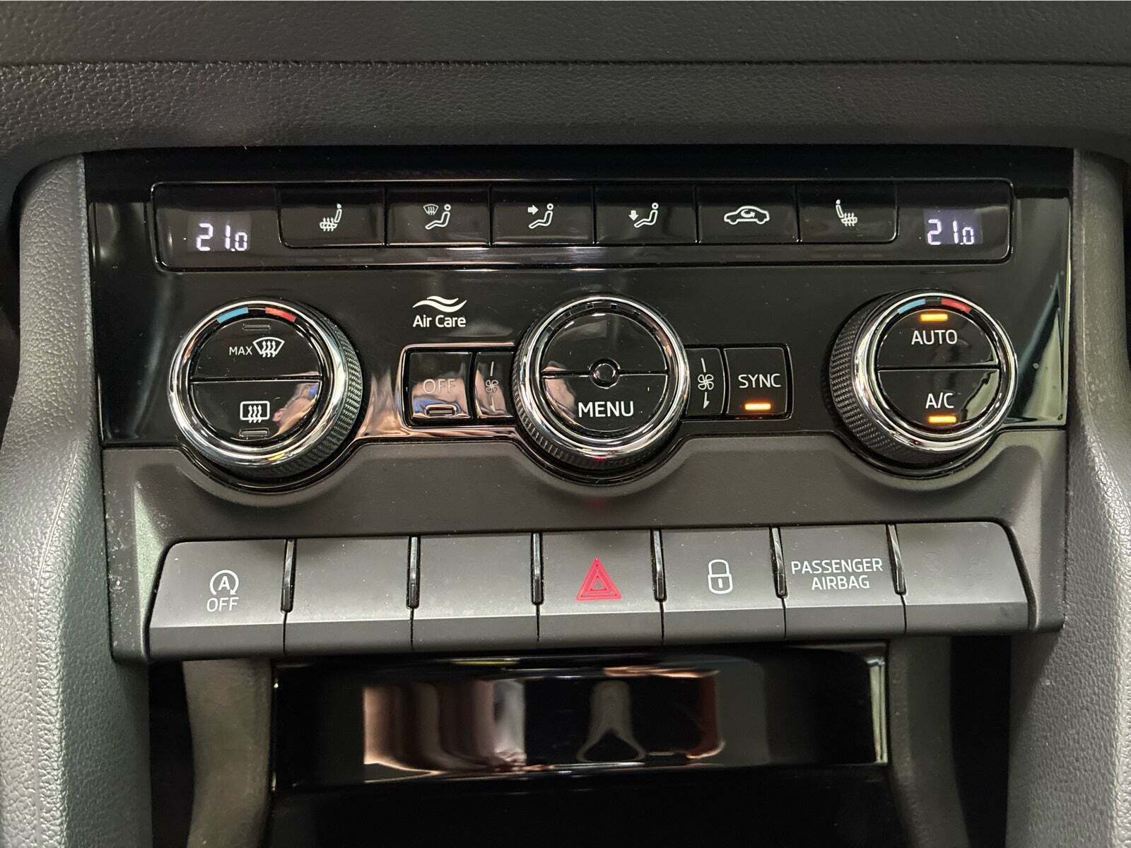 Grå Skoda Karoq fra 2020