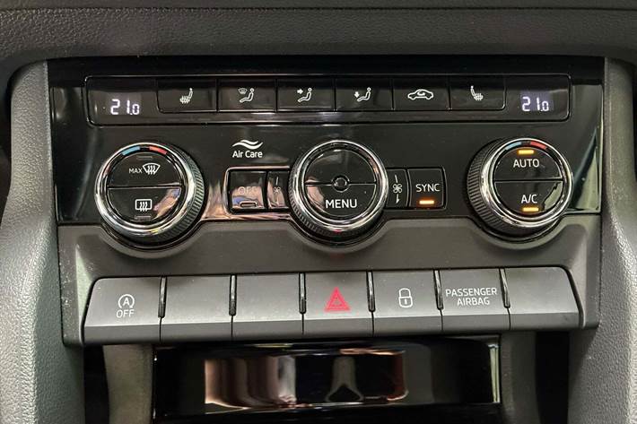 Grå Skoda Karoq fra 2020