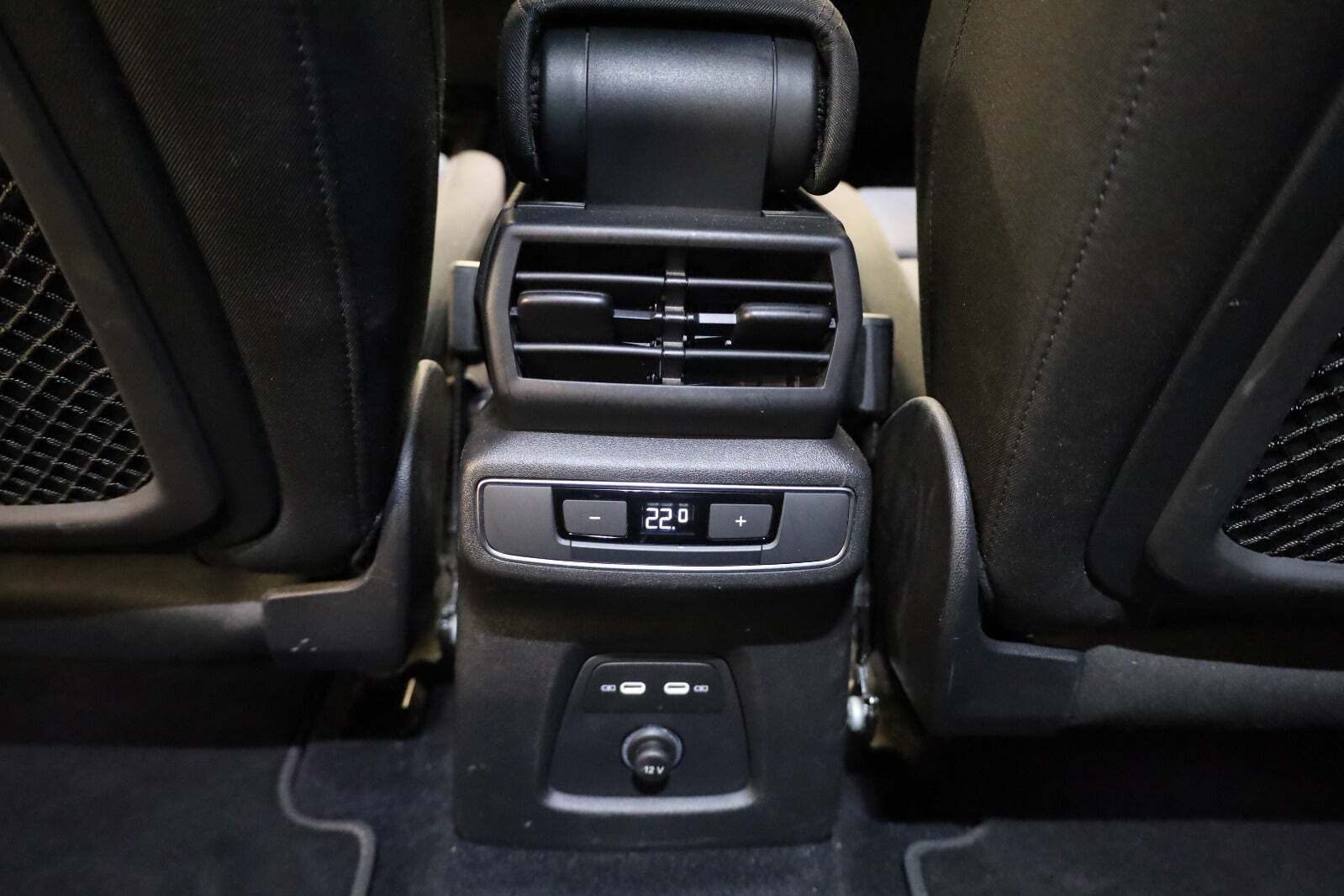 Grå Audi Q4 e-tron fra 2022