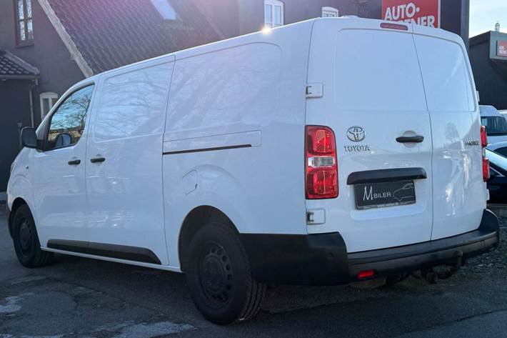 Hvid Toyota ProAce fra 2020