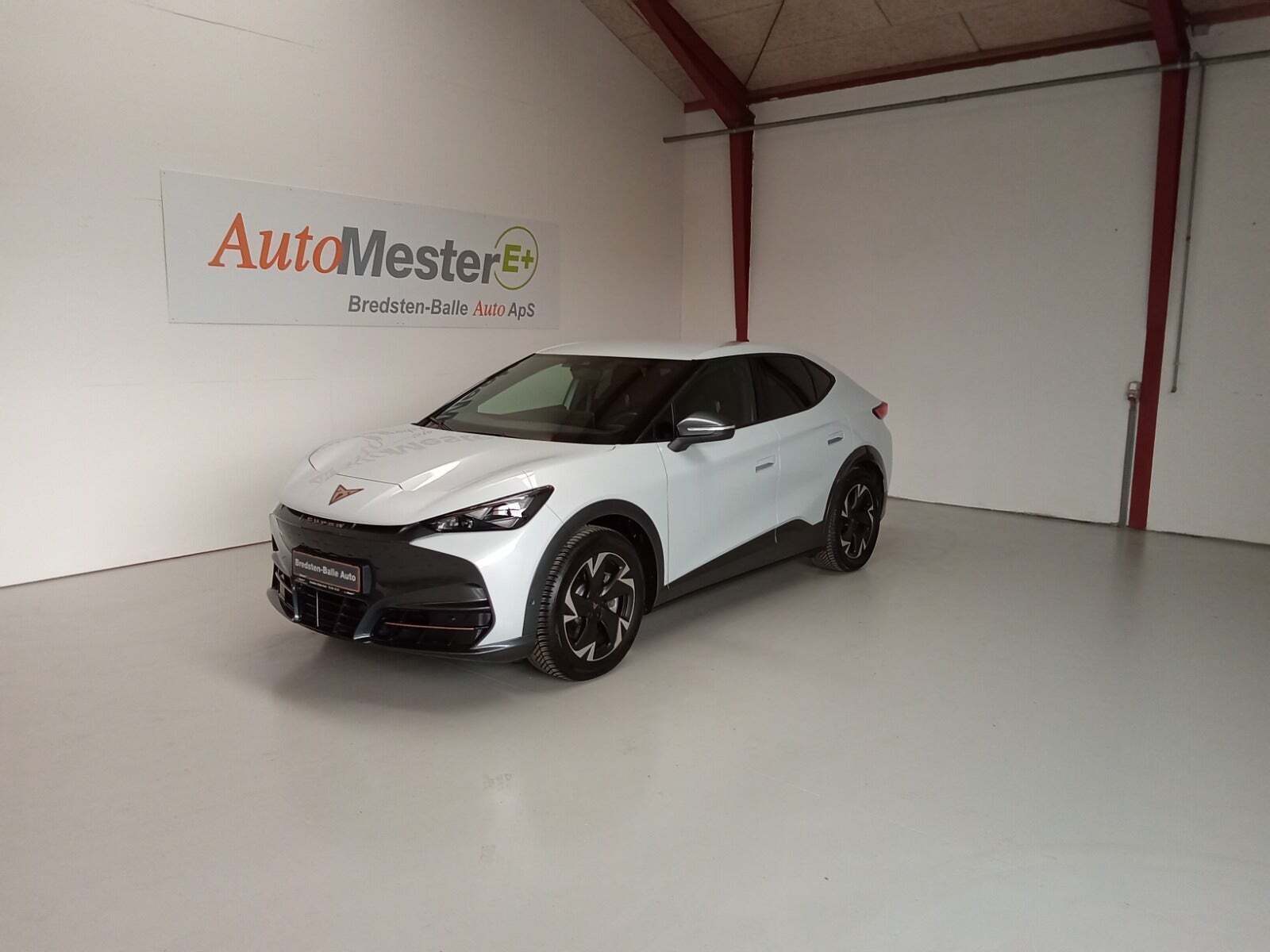 Hvid Cupra Tavascan fra 2025