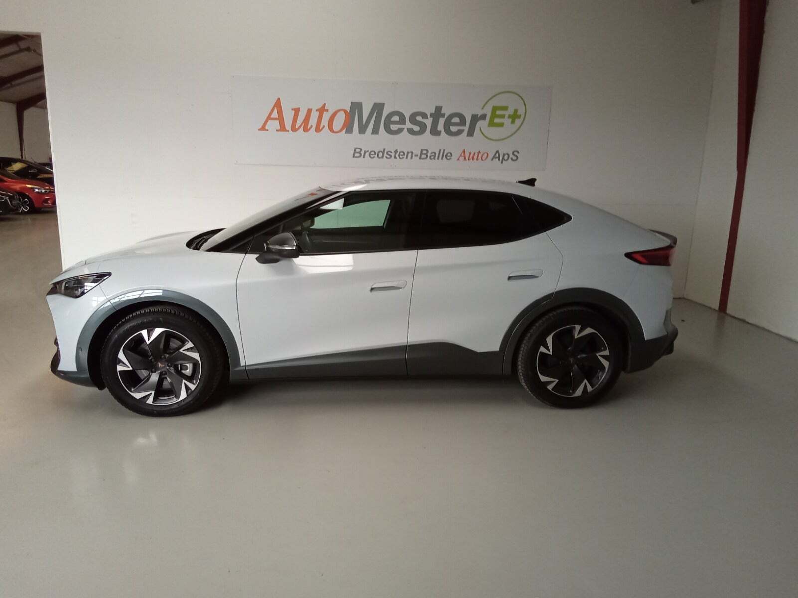 Hvid Cupra Tavascan fra 2025
