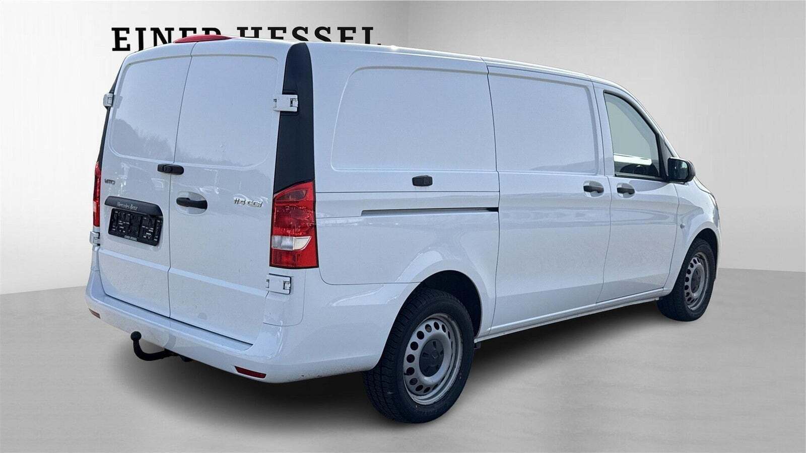 Hvid Mercedes Vito 114 fra 2023