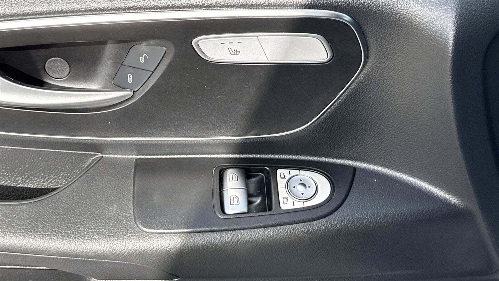 Hvid Mercedes Vito 114 fra 2023