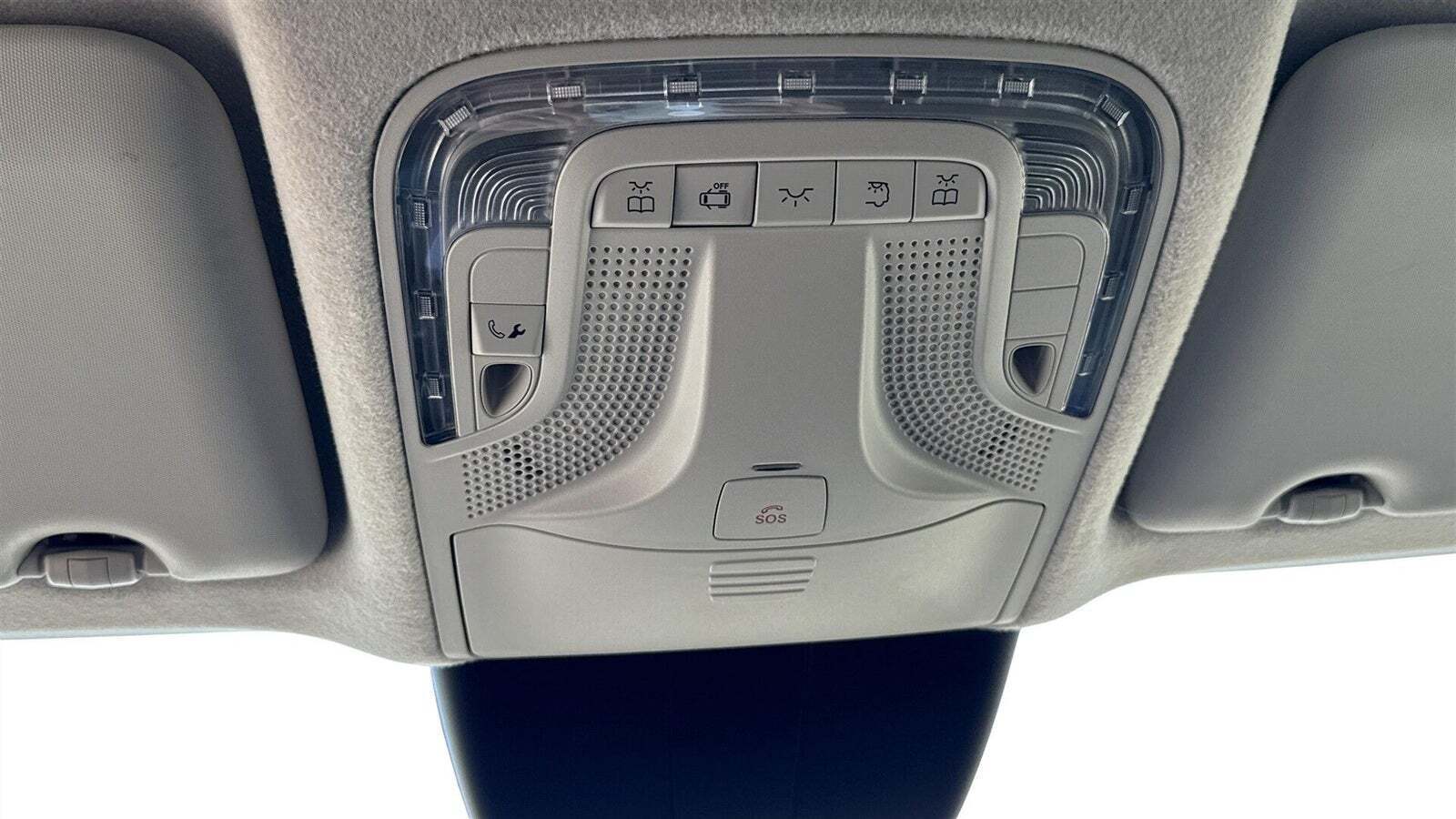 Hvid Mercedes Vito 114 fra 2023