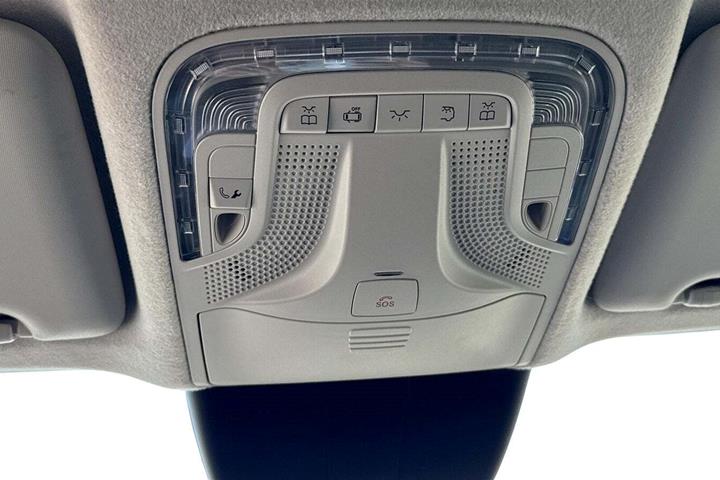 Hvid Mercedes Vito 114 fra 2023