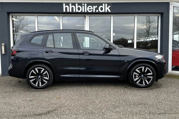 Sort BMW iX3 fra 2024