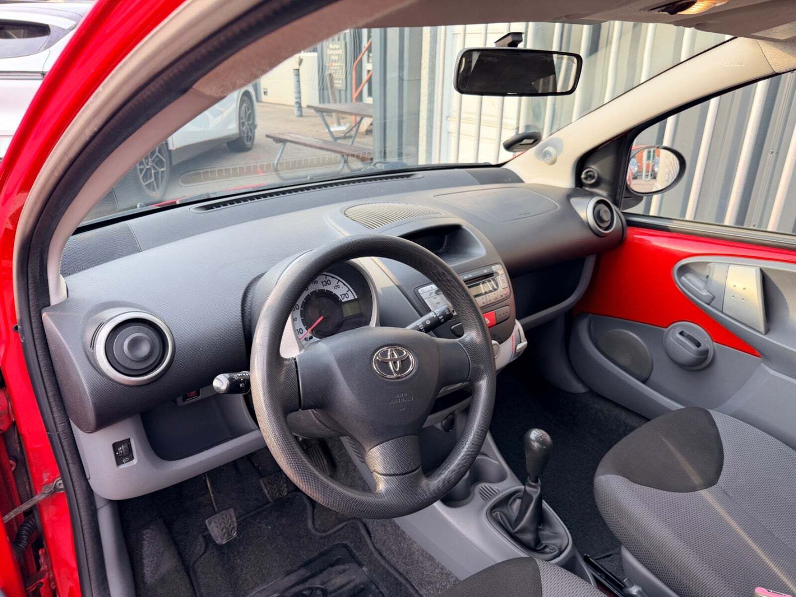 Rød Toyota Aygo fra 2008