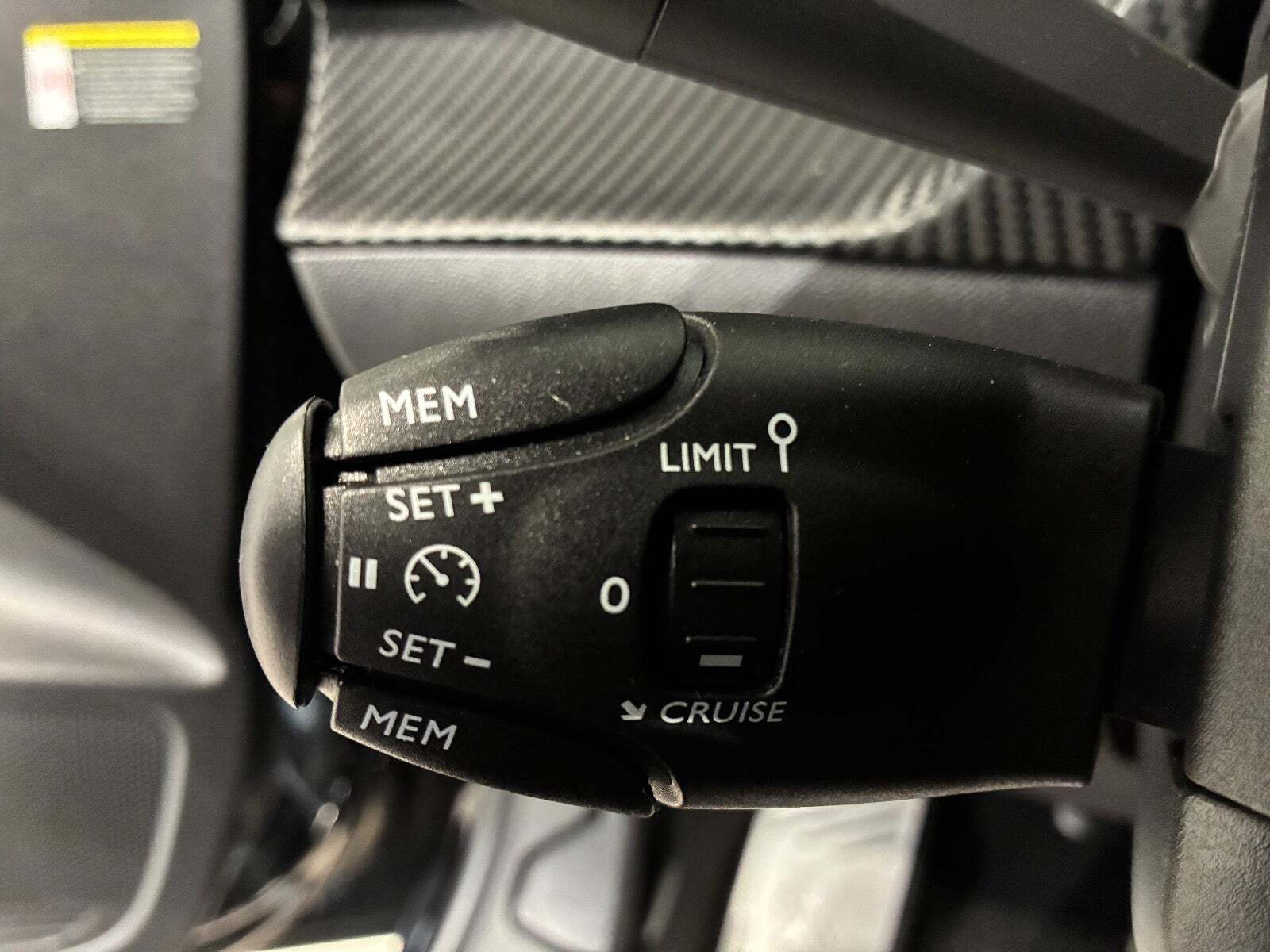 Sort Peugeot e-208 fra 2022