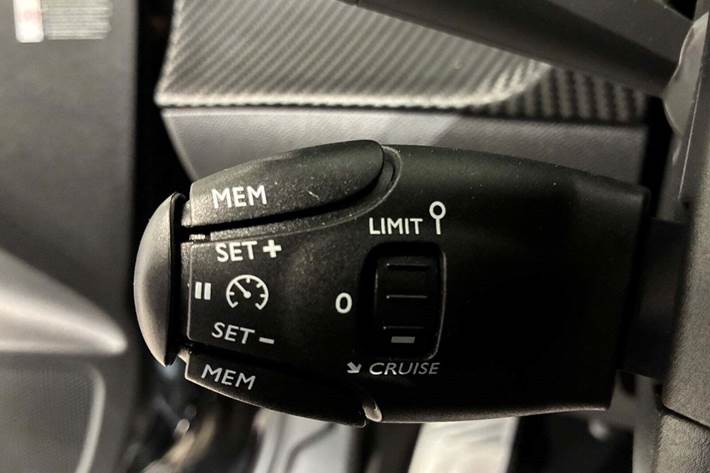 Sort Peugeot e-208 fra 2022