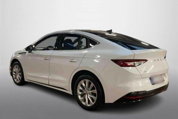 Hvid Skoda Enyaq fra 2025