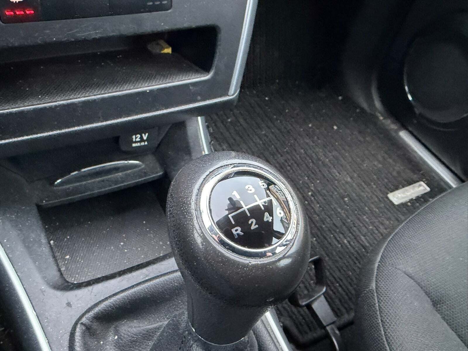 Blå Mercedes B180 fra 2009